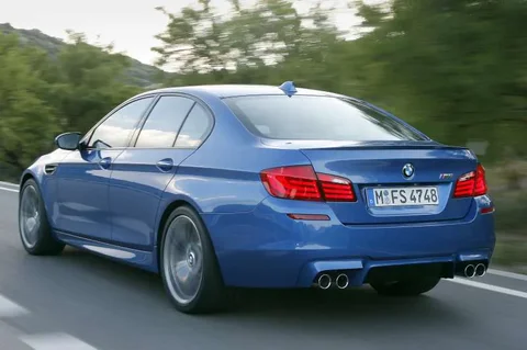 BMW Řada 5 M5 2011 view 2