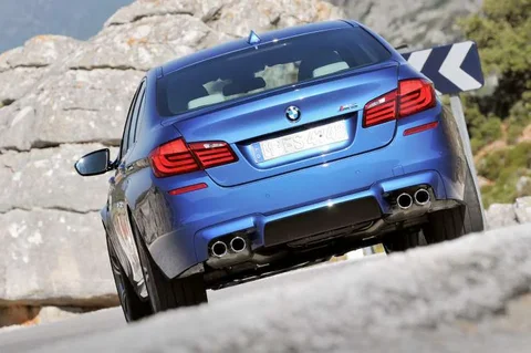 BMW Řada 5 M5 2011 view 4