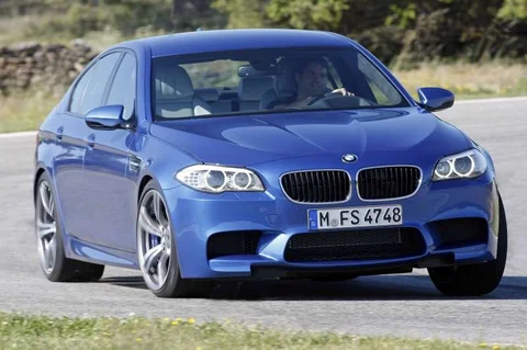 BMW Řada 5 M5 2011 view 5