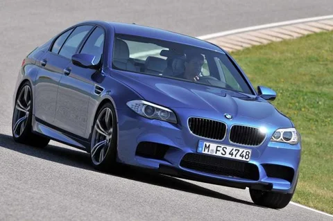 BMW Řada 5 M5 2011 view 6