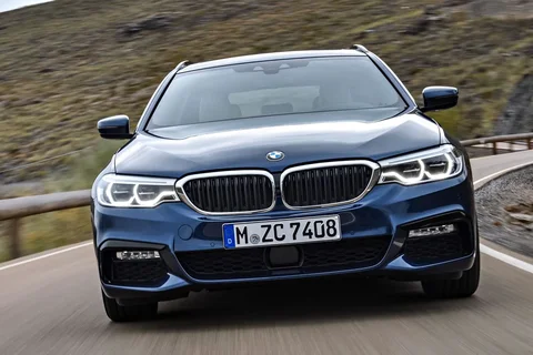 BMW Řada 5 525d Touring 2017 view 5