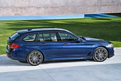 BMW Řada 5 525d Touring 2017 view 9
