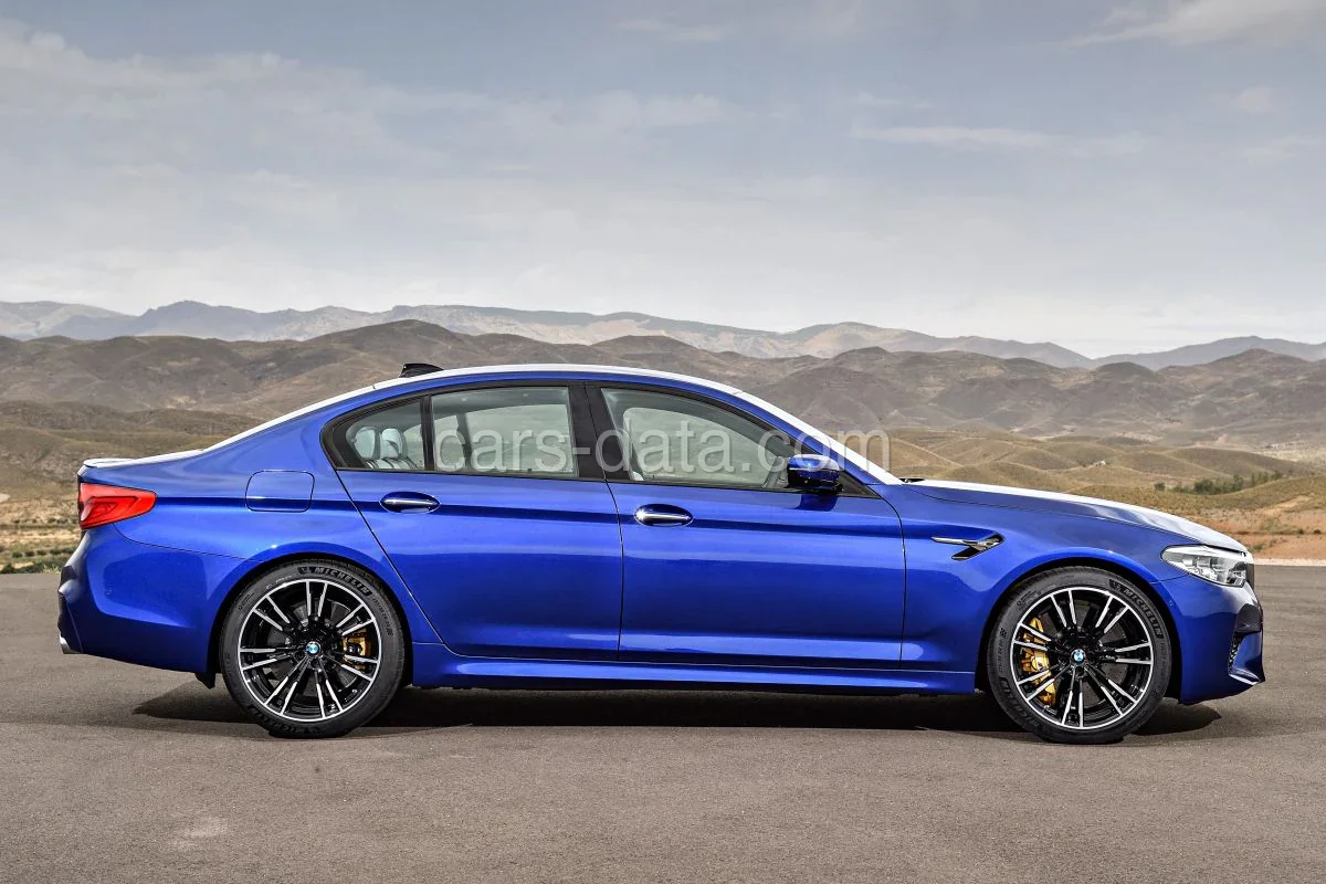 BMW 5er M5 2017 front view