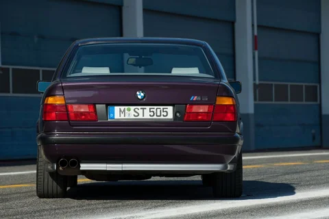 BMW 5-Series M5 1989 view 6