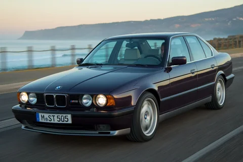 BMW 5-Series M5 1989 view 10