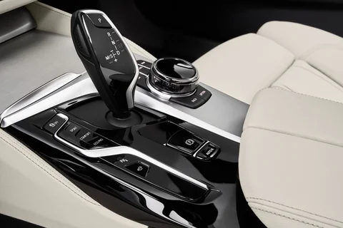 BMW 5er 520d Touring 2020 view 2