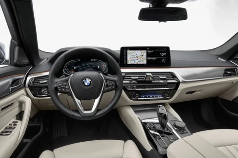 BMW 5er 520d Touring 2020 view 5