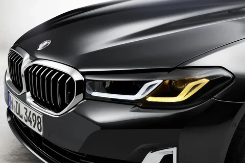 BMW 5er 520d Touring 2020 view 11
