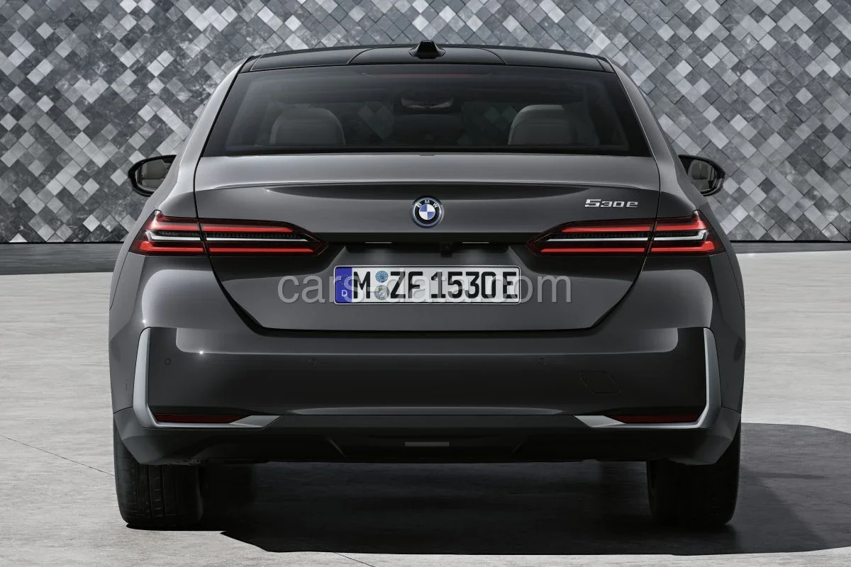 BMW 5-serie 550e xDrive M Sport Pro Edition 2026 sedan widok z przodu