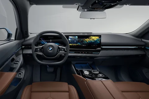 BMW 5-Series 520d Touring 2024 view 7