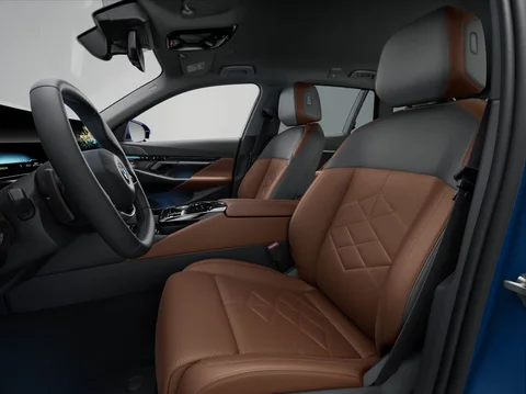 BMW 5-Series 520d Touring 2024 view 9
