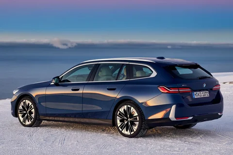 BMW 5-Series 520d Touring 2024 view 11