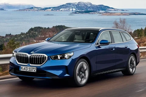 BMW 5-Series 520d Touring 2024 view 12