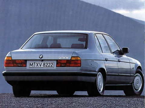 BMW Serie 7 735iL 1987 view 4
