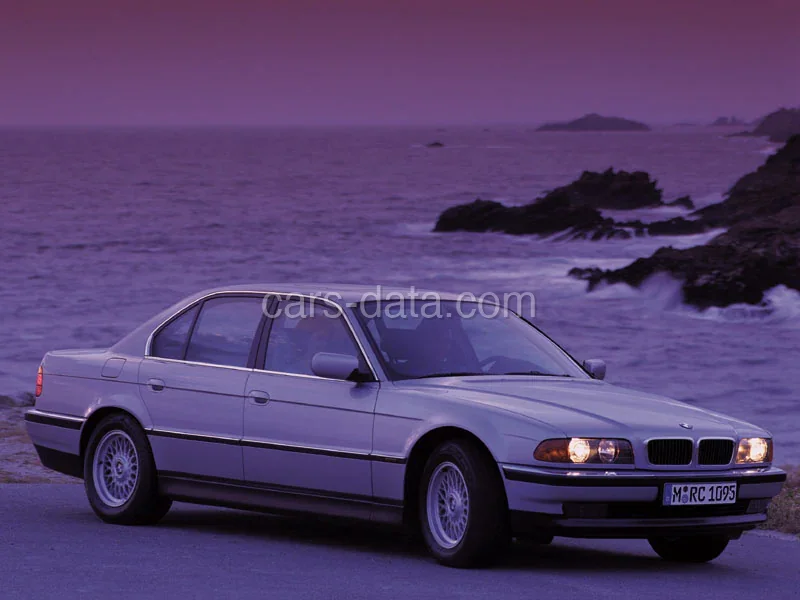 BMW 7-Series 735i 1996 front view