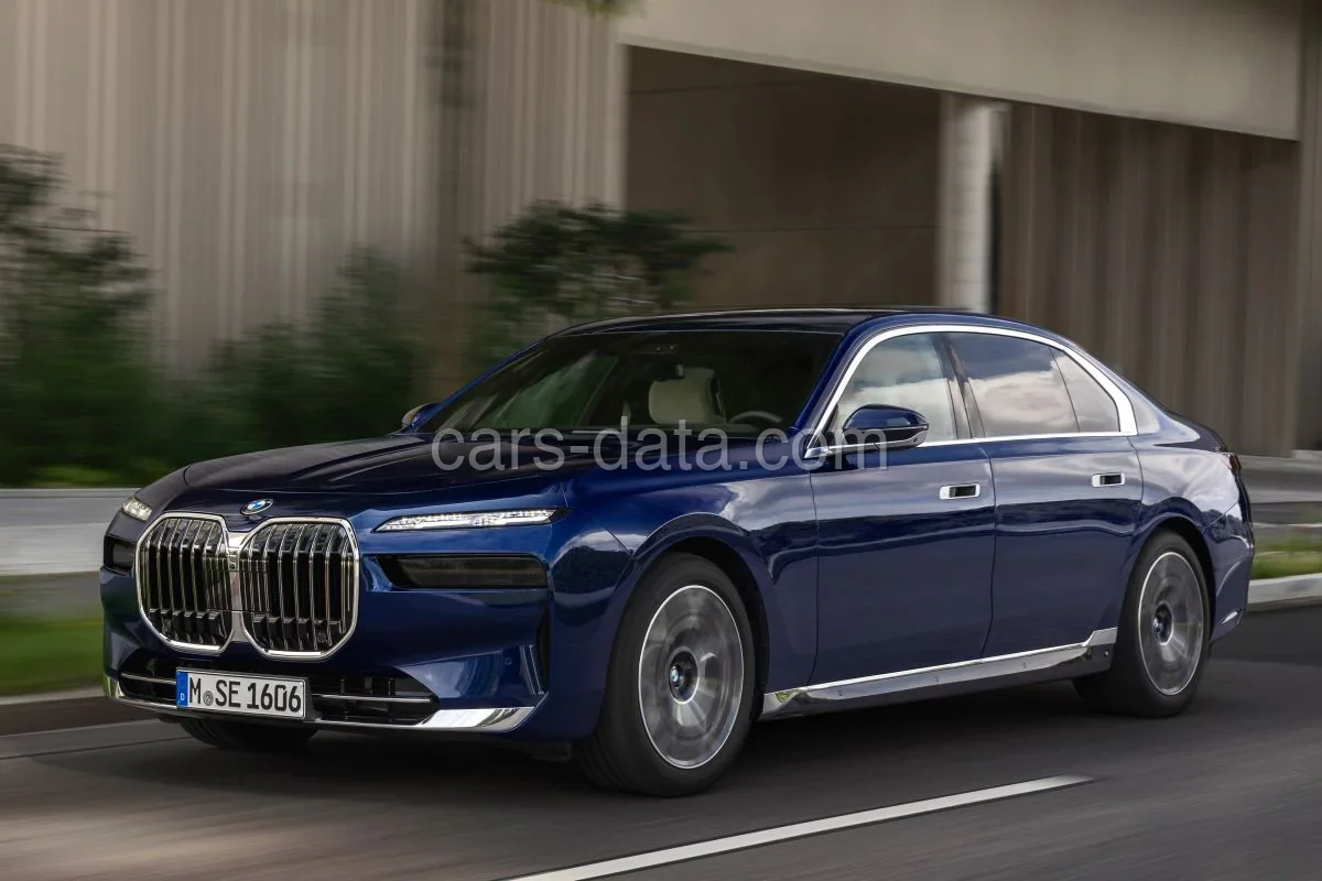 BMW 7-Series M760e xDrive 2022 front view