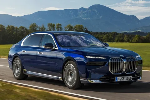 BMW 7er 750e xDrive 2022 view 6