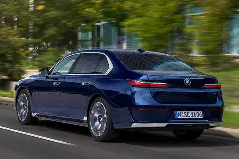 BMW 7er 750e xDrive 2022 view 7