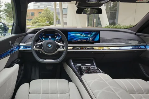 BMW 7er 750e xDrive 2022 view 9