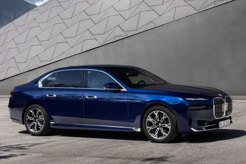 BMW 7er 750e xDrive 2022 view 10