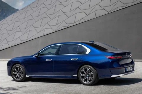 BMW 7er 750e xDrive 2022 view 12