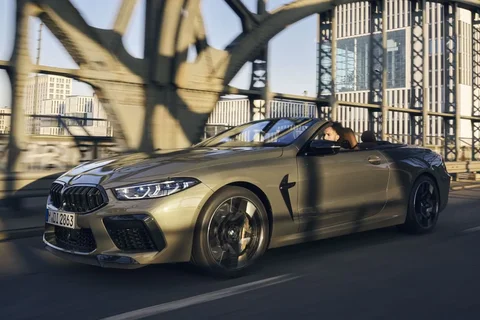 BMW 8er 840i Cabrio 2022 view 2