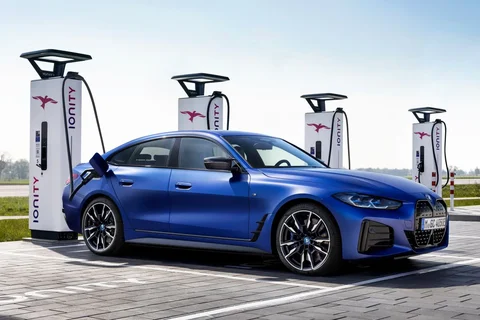 BMW i4 eDrive35 2022 view 8