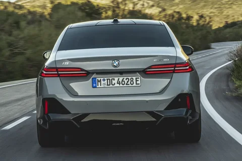 BMW i5 xDrive40 2024 view 7