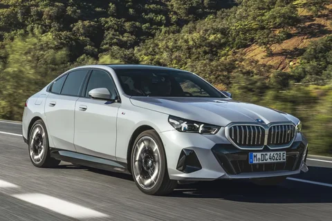 BMW i5 xDrive40 2024 view 8
