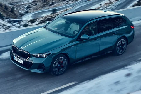 BMW i5 eDrive40 Touring 2025 view 7