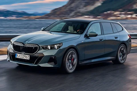BMW i5 eDrive40 Touring 2025 view 12
