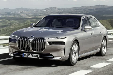 BMW i7 xDrive50 2023 view 7