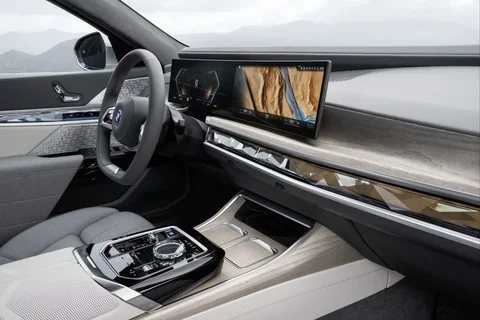 BMW i7 xDrive50 2023 view 12