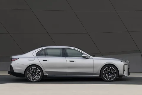 BMW i7 M70 xDrive 2026 σεντάν όψη 3