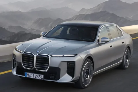 BMW i7 M70 xDrive 2026 σεντάν όψη 4