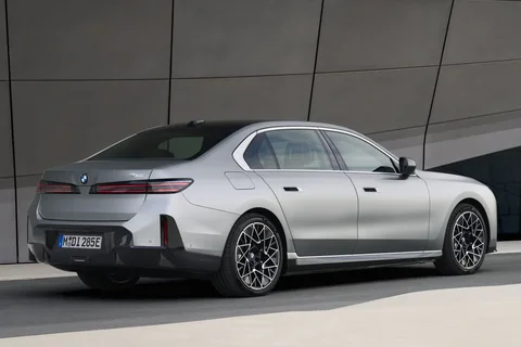 BMW i7 M70 xDrive 2026 σεντάν όψη 2