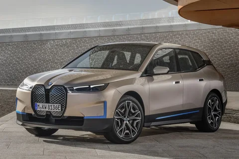 BMW iX xDrive40 Excellence 2022 view 2