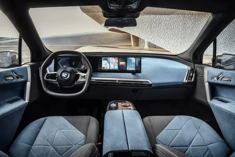 BMW iX xDrive40 Excellence 2022 view 3