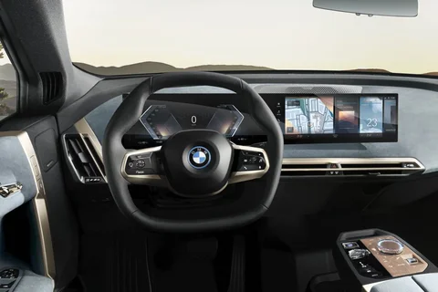 BMW iX xDrive40 Excellence 2022 view 4