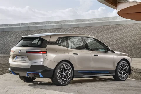 BMW iX xDrive40 Excellence 2022 view 5