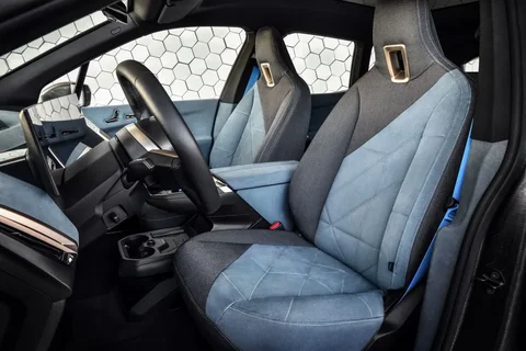 BMW iX xDrive40 Excellence 2022 view 7