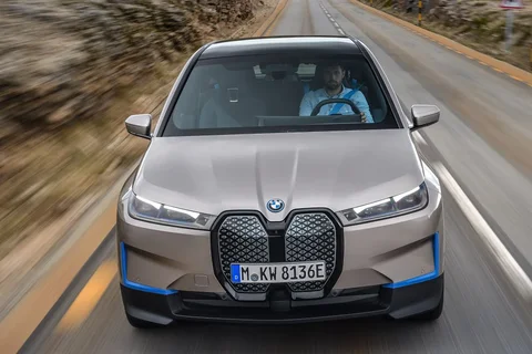 BMW iX xDrive40 Excellence 2022 view 9
