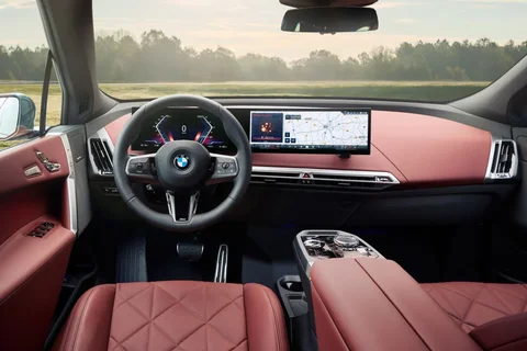 BMW iX M70 2025 view 2