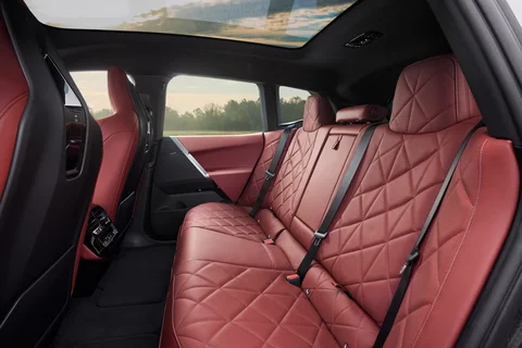 BMW iX M70 2025 view 7