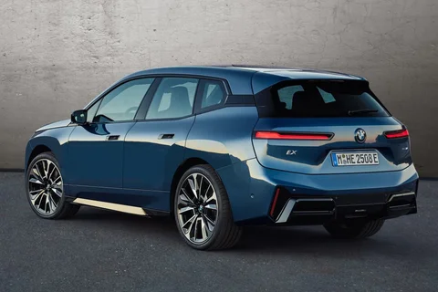 BMW iX M70 2025 view 9
