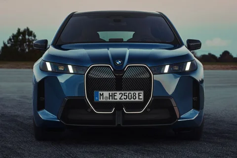 BMW iX M70 2025 view 10