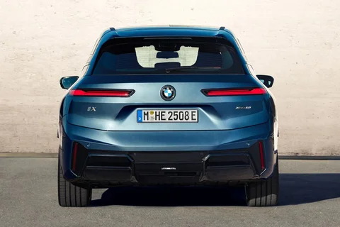 BMW iX M70 2025 view 12