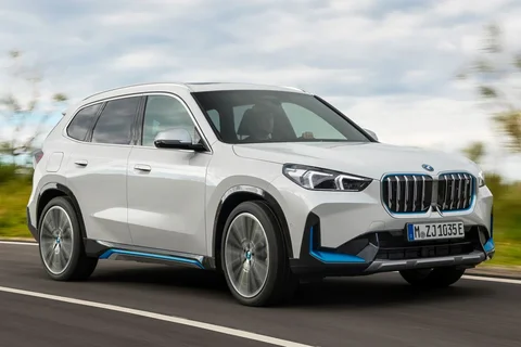 BMW iX1 xDrive30 2022 view 2