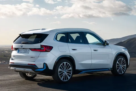 BMW iX1 xDrive30 2022 view 5