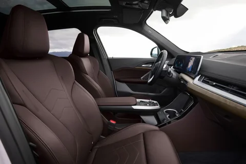 BMW iX1 xDrive30 2022 view 7